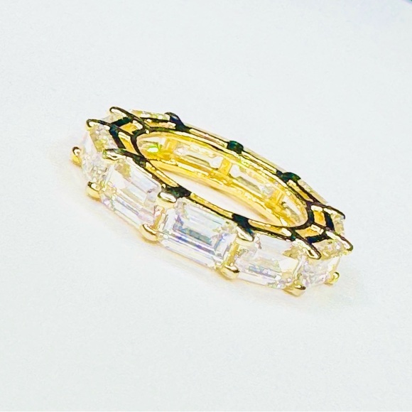 See Video , 18K Gold Gorgeous Emerald Cut Stones - Picture 4 of 4